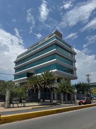Teamhouse+ Venta Hermosa Oficina De Lujo Ubicada En La Av. Principal De Lechería