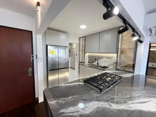 #26-18996 Presentamos Esta Exclusiva Propiedad, Recientemente Remodelada En Su Totalidad Newman Nunes