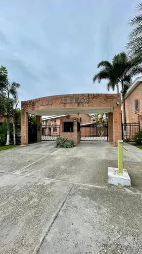 Momentum Vende Townhouse En Conjunto Residencial Los Aleros, Urb. Guataparo, Valencia Edo Carabobo