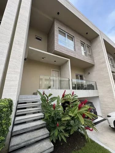 Annic Coronado Vende Townhouse En Venta En Cumbres De Guataparo Cód. 329916