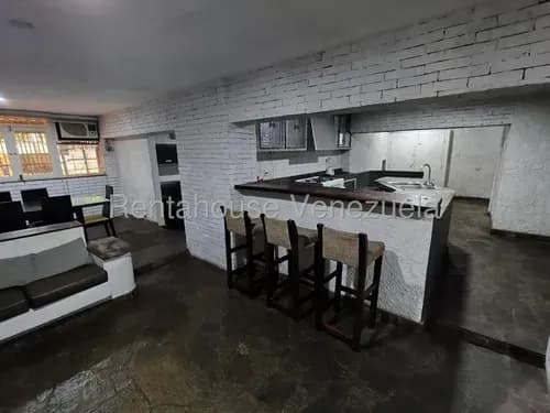 Julio Latouche 26-20048 Apartamento En Venta Trigal Valencia, Planta Baja, Grandes Espacio 131 Metro, 3 Habitaciones, 2 Baños, Excelente Ubicación.