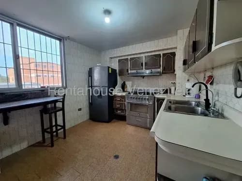 Marianny Gonzalez, Vende Amplio Apartamento Con Terraza, Av Pedroleon Oeste Barquisimeto