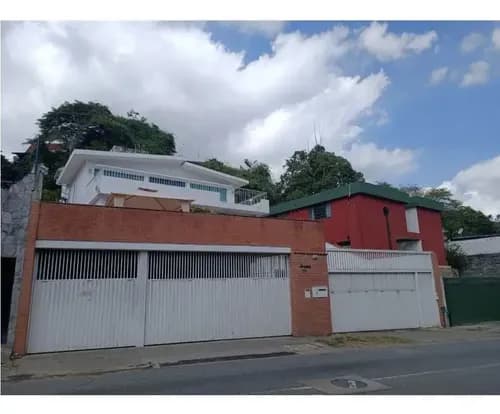 Cómoda Quinta En Prados Del Este Por $270.000