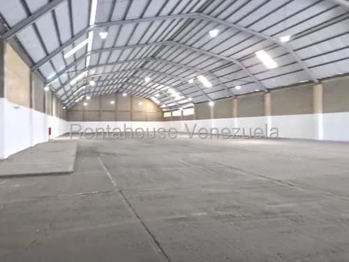 % Rafael Gamarra Ofrece En Alquiler Galpon En Bqto, 2f14815, Zona Industrial Iii, En Optimas Condiciones, Con Luz Trifasica! Contactame.