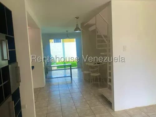 Alquiler Moderno Townhouse En Exclusivo Urbanismo Privado Con Piscina En Cabudare,lara Rc