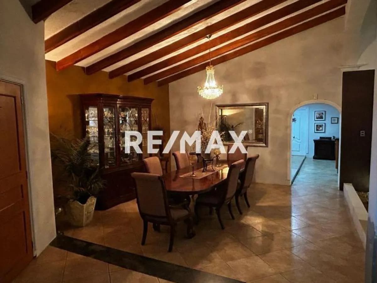 Casa en venta - $310k