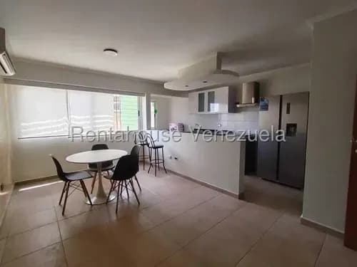 Tenemos Este Hermoso Y Moderno Apartamento En Alquiler Con 2 Habitaciones, 2 Banos, Amplia Cocina Equipada Con Excelente Distribución De Todos Sus Espacios,
