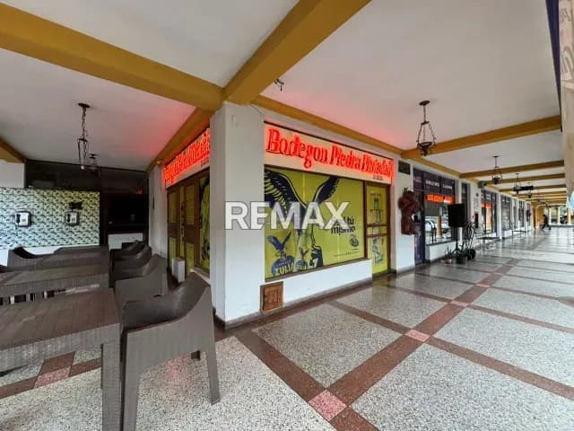 Se vende local comercial Guacara, vía carretera vigirima sector el tocó. Centro comercial y un profesional Piedra pintada. (Incluye fondo de comercio). Ubicado en planta baja