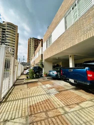 S.h Vende Townhouse En Mañongo, Resd Tripoli Garden. Ma-tr
