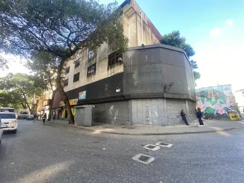 ¡oportunidad Única En La Avenida Baralt! ¿buscas El Local Perfecto Para Tu Negocio? ¡este Es El Lugar Ideal! Ubicación: Avenida Baralt, Zona De Alto Tráfico Metraje: Sótano: 9