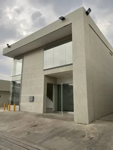 Mh Casa Comercial En Alquiler De Dos Niveles Moderna En Urb Santa Cecilia 200mts2