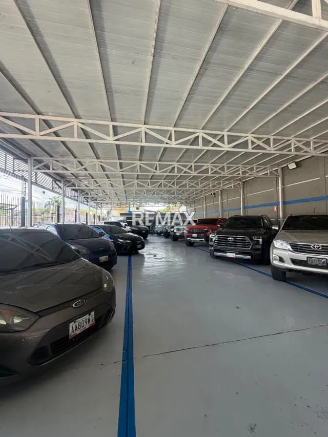 Concesionario en venta, 600mts2 en pleno centro