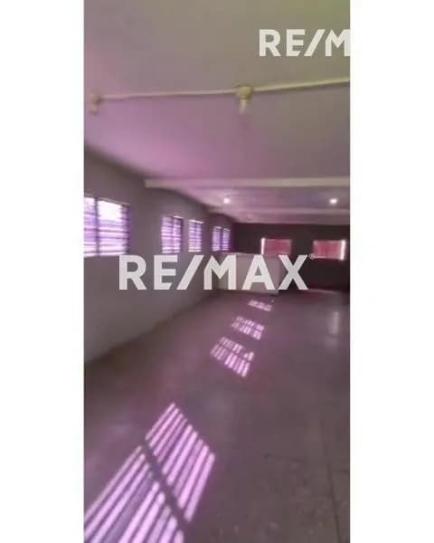 ALQUILO LOCAL COMERCIAL 2 NIVELES Y TERRAZA CENTRICO