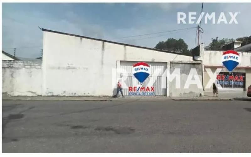 VENDO GALPON CON AREA DE EXHIBICIÓN CENTRICO