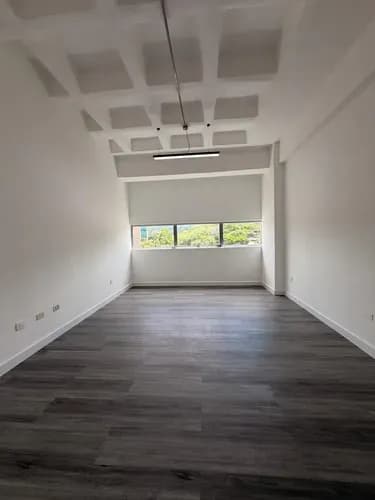 Oficina Moderna Con Planta 100% En Alquiler En La Viña, Concepto La Viña - Atmlf
