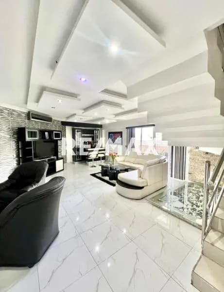 En venta moderno PENT House en la Urb. La Trigaleña de Valencia