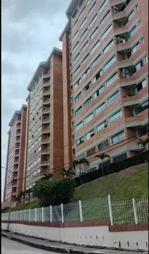 Se Vende Apto Ubicado En La Urb Miravila, Parque Caiza. Propiedad Completamente Remodelada, Piso Bajo. Superficie: 80 M2 Hab 3 Baños: 3 Estac. O7q