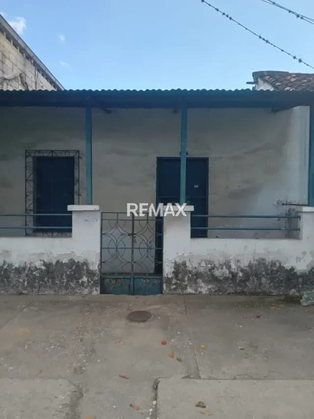 Tengo para ti en Venta una casa de uso familiar o comercial con una ubicación excelente carrera 13 entre calle 44 y 45 Barquisimeto estado Lara