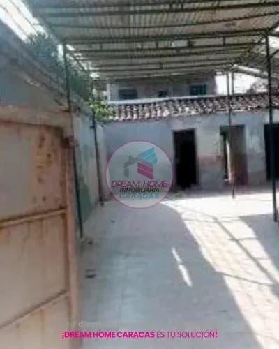 En Venta Terreno Con Bienhechuría En Santa Teresa Del Tuy - Casco Central