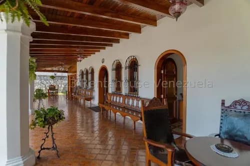 Casa Unifamiliar Estilo Colonial Ubicada En Cumbres De Curumo #26-7470 Josmary Sanjuan