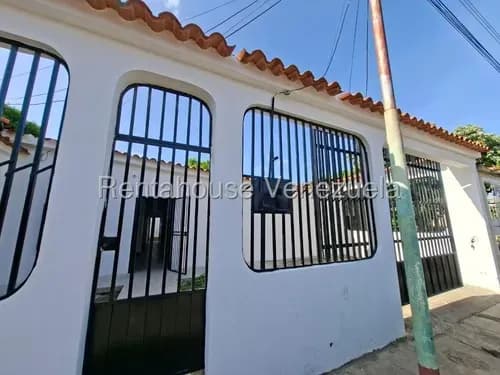 Raíza Suárez Vende 2 6 2 0 8 2 3 Casa De 200 M2 Con Sala Amplia, 4 Cómodas Habitaciones, 1 Baño, Amplio Patio, Parroquia El Cují Lara