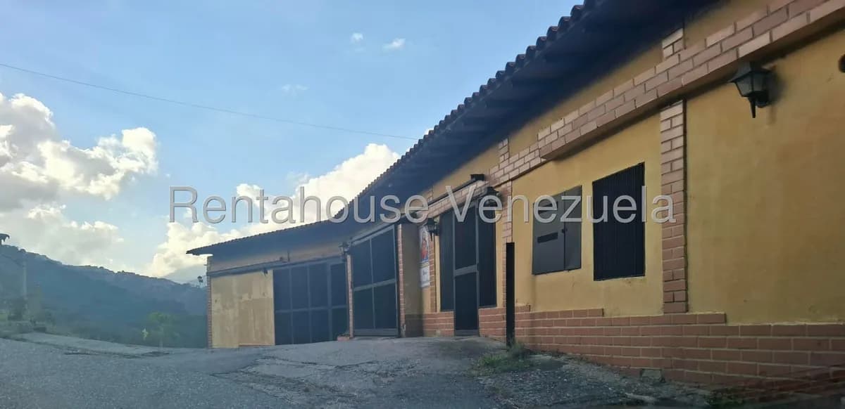 Casa (Duplex) en Venta en Parque Caiza, Distrito Metropolitano