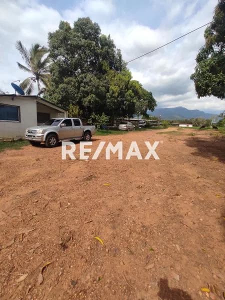 Se vende granja integral de 8has en monay