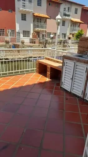 Se Vende Townhouse C.r Villas Martinique, Lechería Anzoátegui.