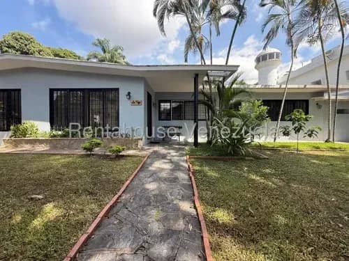 Tg Casa En Venta En La Floresta, Amplio Patio, Calle Ciega, Fabulosa, Para Adaptarla A Tu Estilo. 26-20730