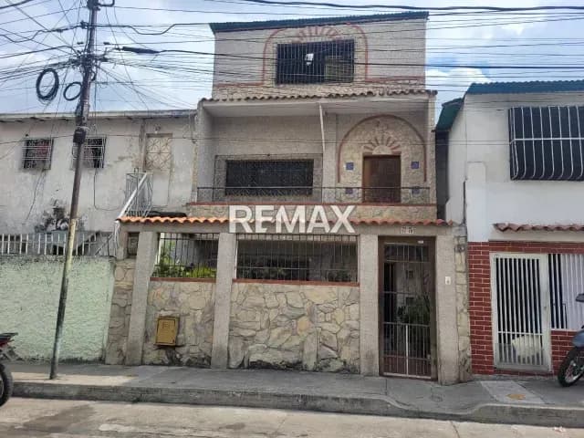 VENTA DE CASA EN SARRIA 421 MTS. CON POTENCIAL ILIMITADO