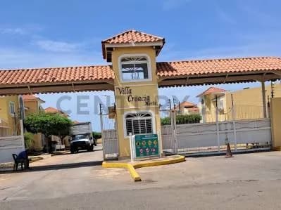 Se Vende Townhouse en Villa Croacia Norte. Av. El Milagro Norte.