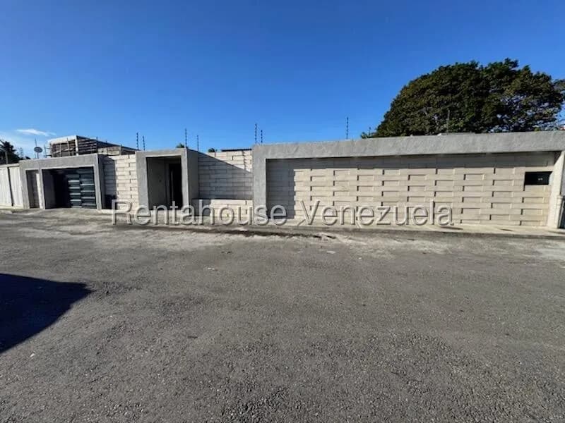 Casa (Duplex) en Venta en Cumbres de Curumo, Distrito Metropolitano
