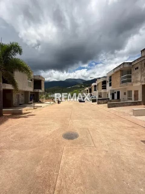 En venta 4 casas en Obra Gris en la Urbanización Cantarrana Suite(N° 31