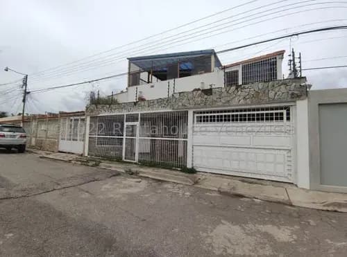 Venta De Bella , Cómoda , Amplia Casa En Turmero Gbf 25-15289