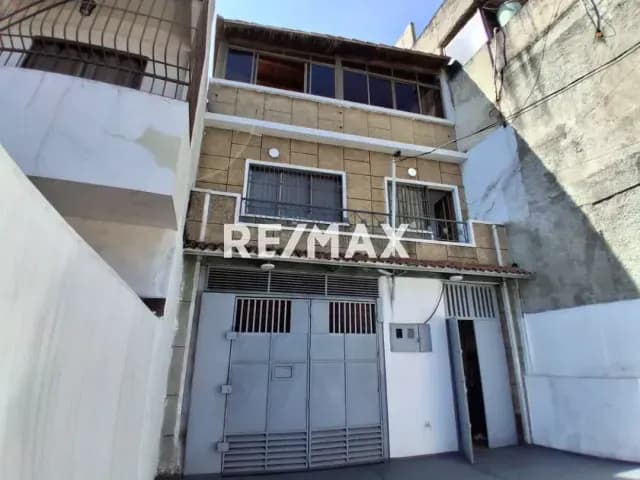 A la venta Casa Comercial en Catia 450mts2