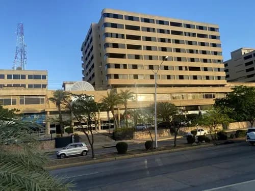 Local Comercial En Centro Empresarial Ab