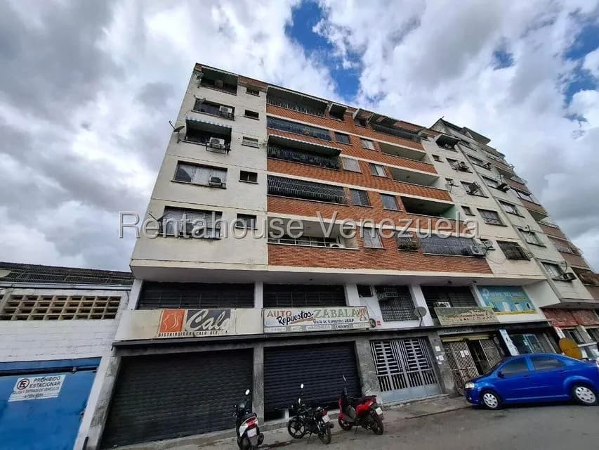 Apartamento (Multiples Niveles) en Venta en La Barraca, Aragua