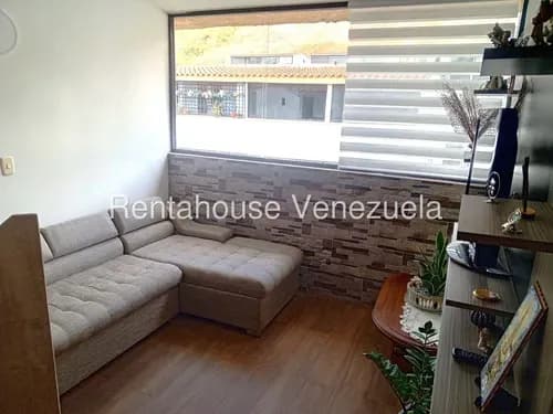 Bonito Apartamento En Venta Solar De La Quinta, Los Teques. Piso 4 26-14969 Ng