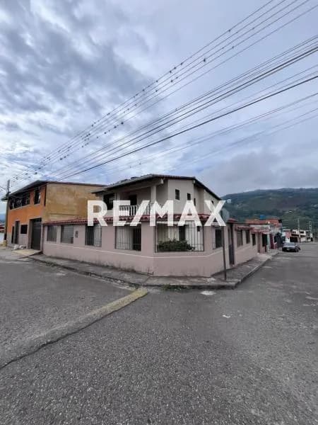 Casa. Venta. Cordero