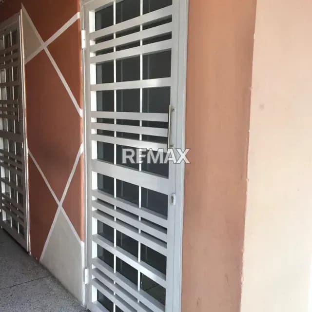 Local Comercial N° 33 en Venta Centro Comercial Plaza la Cruz - Cabudare