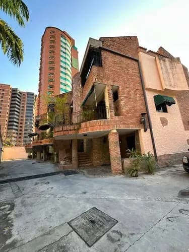 Annic Coronado Vende Townhouse En Resd. La Trilla Las Chimeneas Valencia Cód. 315927