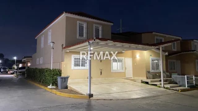VENTA CASA ACTUALIZADA EN ESQUINA SEMI-AMOBLADA VILLA ALTO PRADO