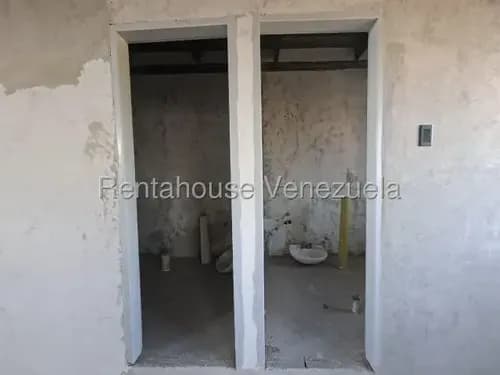 Rentahouse Del Este Alquila Local Comercial En Cabudare, Cód. 26-10022, Amplio Espacio Ideal Para Gimnasio,