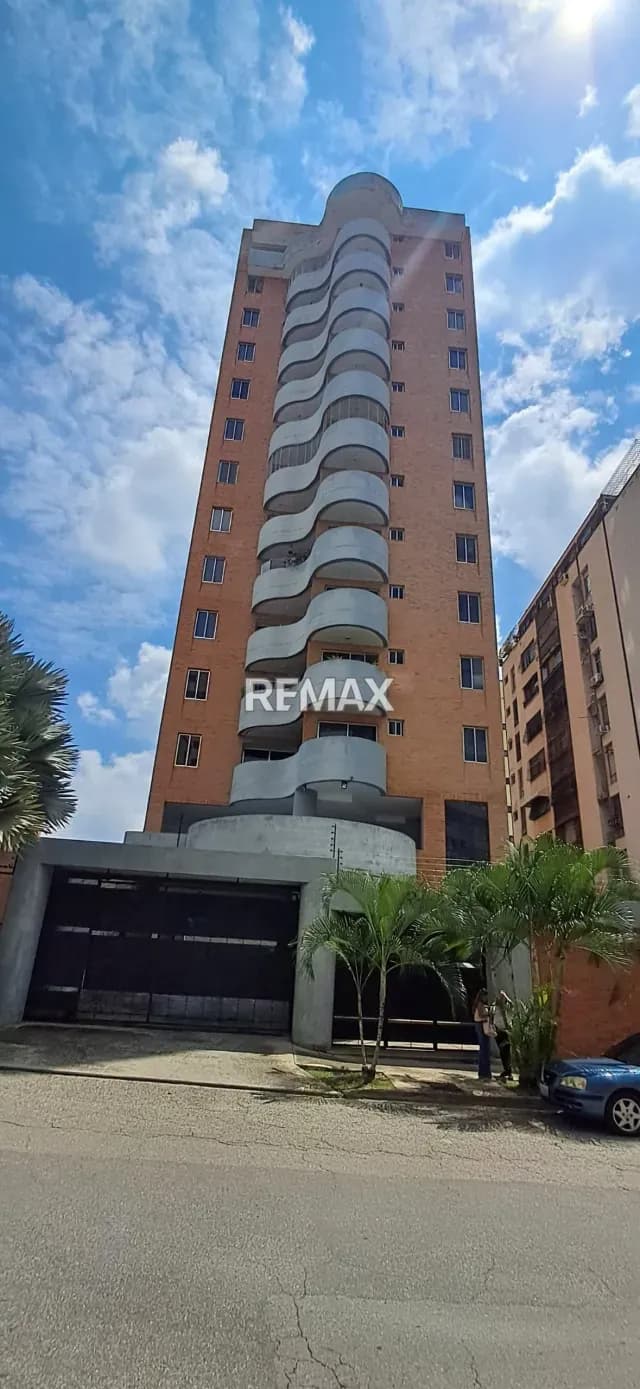 Alquilo amplio apartamento a estrenar en sabana larga