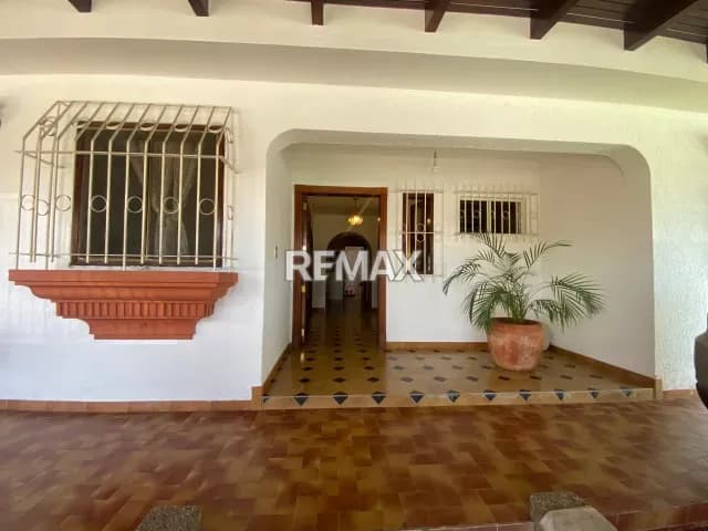 Casa Macaracuay calle cerrada 5H 5B 5P