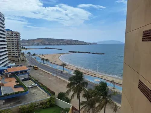 Apartamento En Venta En Residencias La Esmeralda Frente A Playa Lido. Lecheria