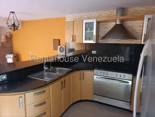Casa En Venta De Dos Pisos, Patio Con Parrillera En La Esmeralda San Diego, Diana C, 26-16172