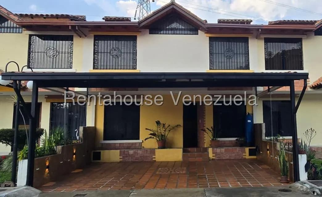 Townhouse (Multiples Niveles) en Venta en Pedregosa Norte, Merida