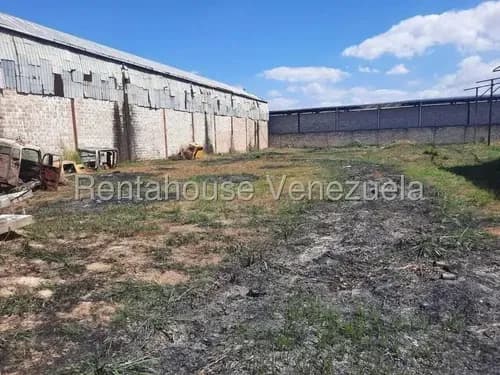 Oportunidad Unica! Terreno Industrial De 2.500mtrs Perfectamente Ubicado A Nivel De Autopista, Con Facil Acceso A Rutas Principales, Lo Que Le Garantiza Una Excelente Conectividad Para El Transporte.