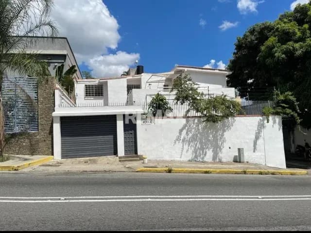 Se Alquila CASA 420m plena Av Sucre.Los Dos Camino